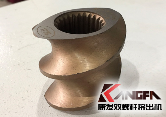 康發(fā)雙螺桿擠出機(jī)新一代螺紋套現(xiàn)已批量生產(chǎn)，請認(rèn)準(zhǔn)scjx激光防偽商標(biāo)。