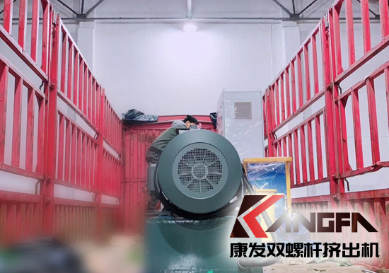 發(fā)貨速遞|公司新一批雙螺桿擠出機設備細心打包、裝車進行發(fā)貨 