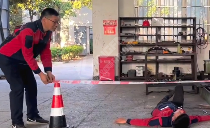 人人講安全，個(gè)個(gè)會(huì)應(yīng)急！南京康發(fā)雙螺桿擠出機(jī)開展《觸電傷害應(yīng)急預(yù)案演練》取得圓滿成功