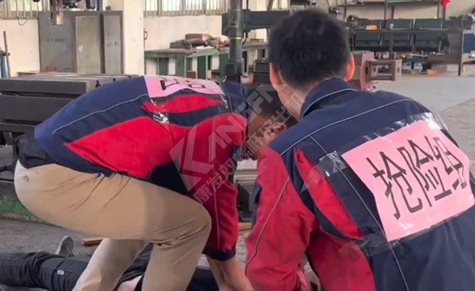 人人講安全，個(gè)個(gè)會(huì)應(yīng)急！南京康發(fā)雙螺桿擠出機(jī)開展《觸電傷害應(yīng)急預(yù)案演練》取得圓滿成功