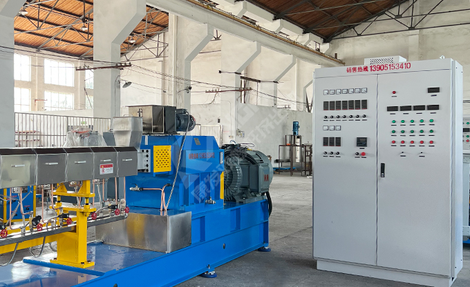 雙螺桿源頭生產(chǎn)廠家  多年專注雙螺桿擠出機、水下切粒系統(tǒng)、連續(xù)密煉擠出機生產(chǎn)制作