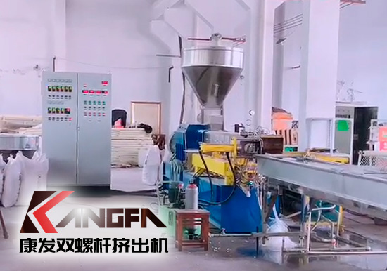 熔噴料雙螺桿擠出造粒機(jī)組設(shè)備視頻，日產(chǎn)量可達(dá)800萬只口罩用原料，熔脂可達(dá)1400-1600