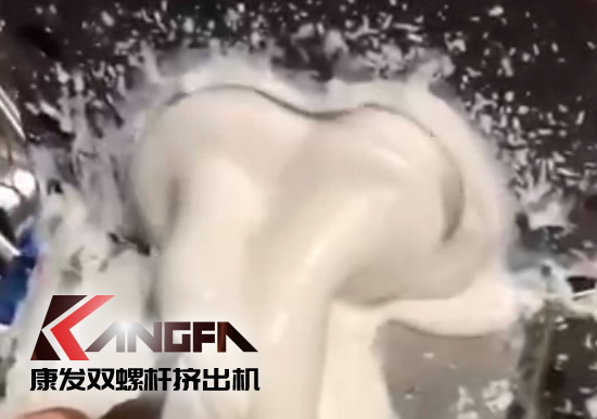 康發(fā)雙螺桿擠出設(shè)備以其過硬的產(chǎn)品技術(shù)、卓越的產(chǎn)品質(zhì)量贏得了越來越多的忠實用戶,并在競爭日趨激烈的市場獲得優(yōu)勢!