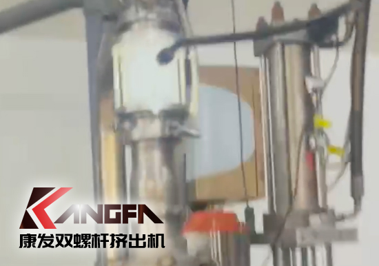 水下切粒雙螺桿擠出機(jī)機(jī)組安裝調(diào)試生產(chǎn)!深耕于雙螺桿擠出機(jī)行業(yè)!相信我們!您會(huì)獲取更大的利益?。?!